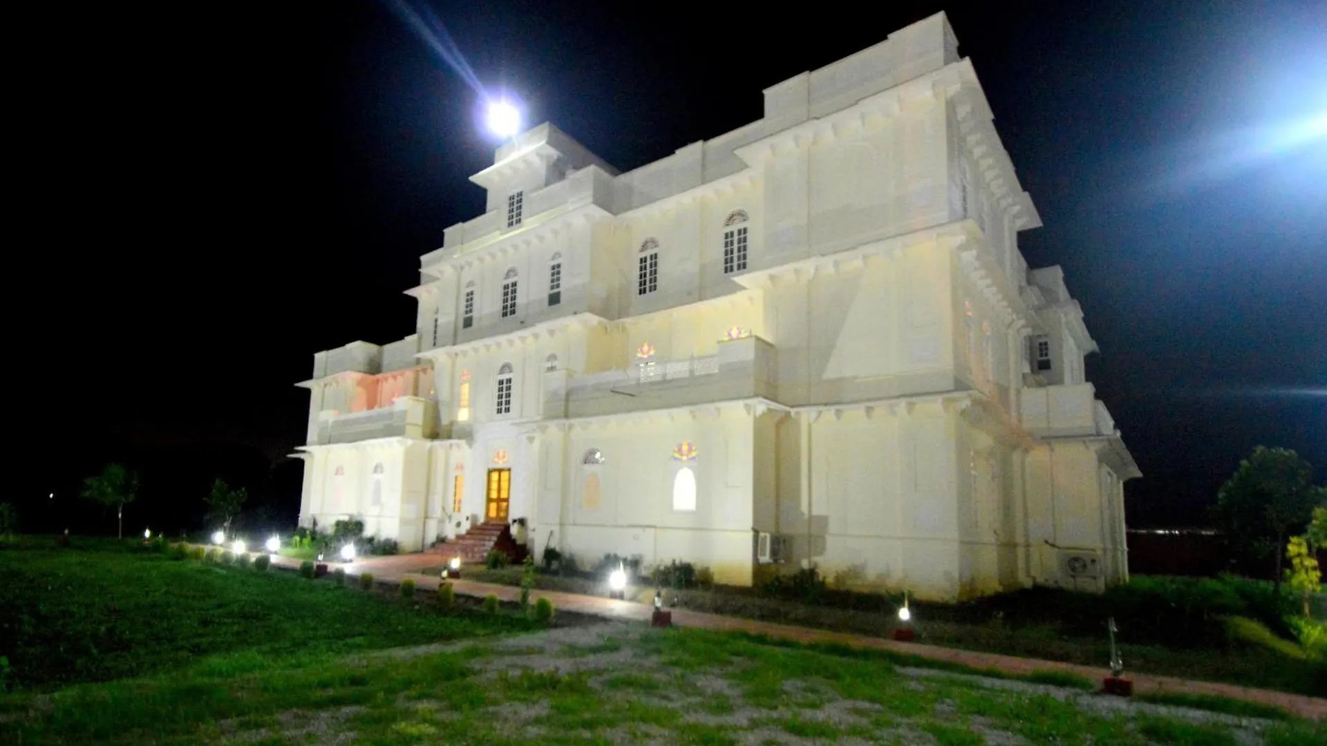 **** Resort Aaram Baagh Agra Hotel India