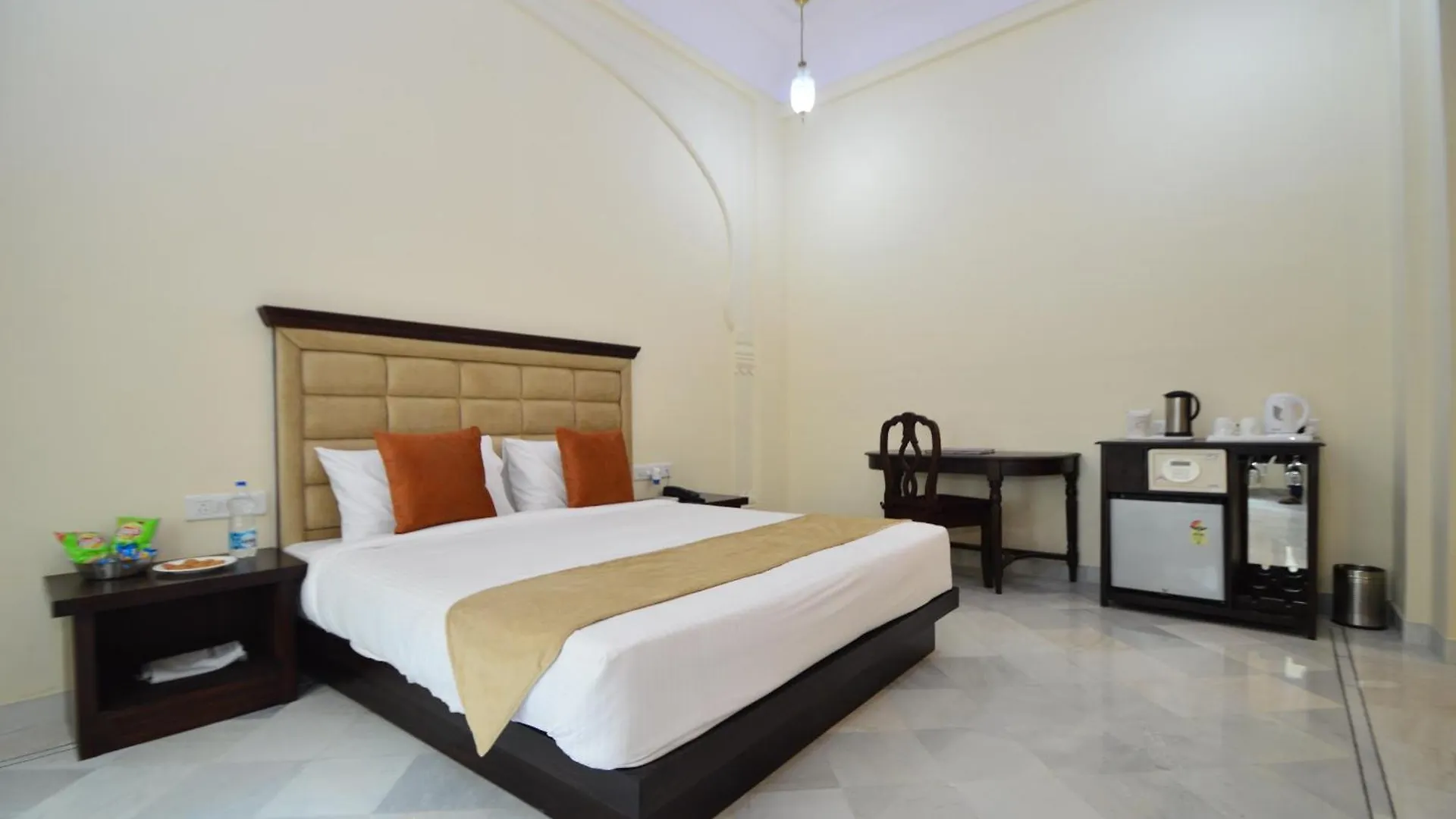 Aaram Baagh Agra Hotel India