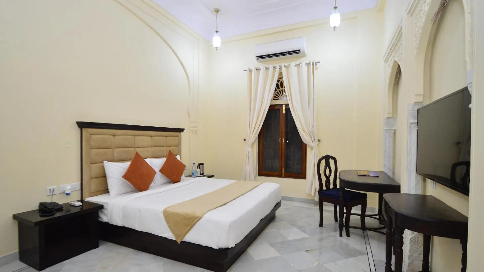 Aaram Baagh Agra Hotel Resort