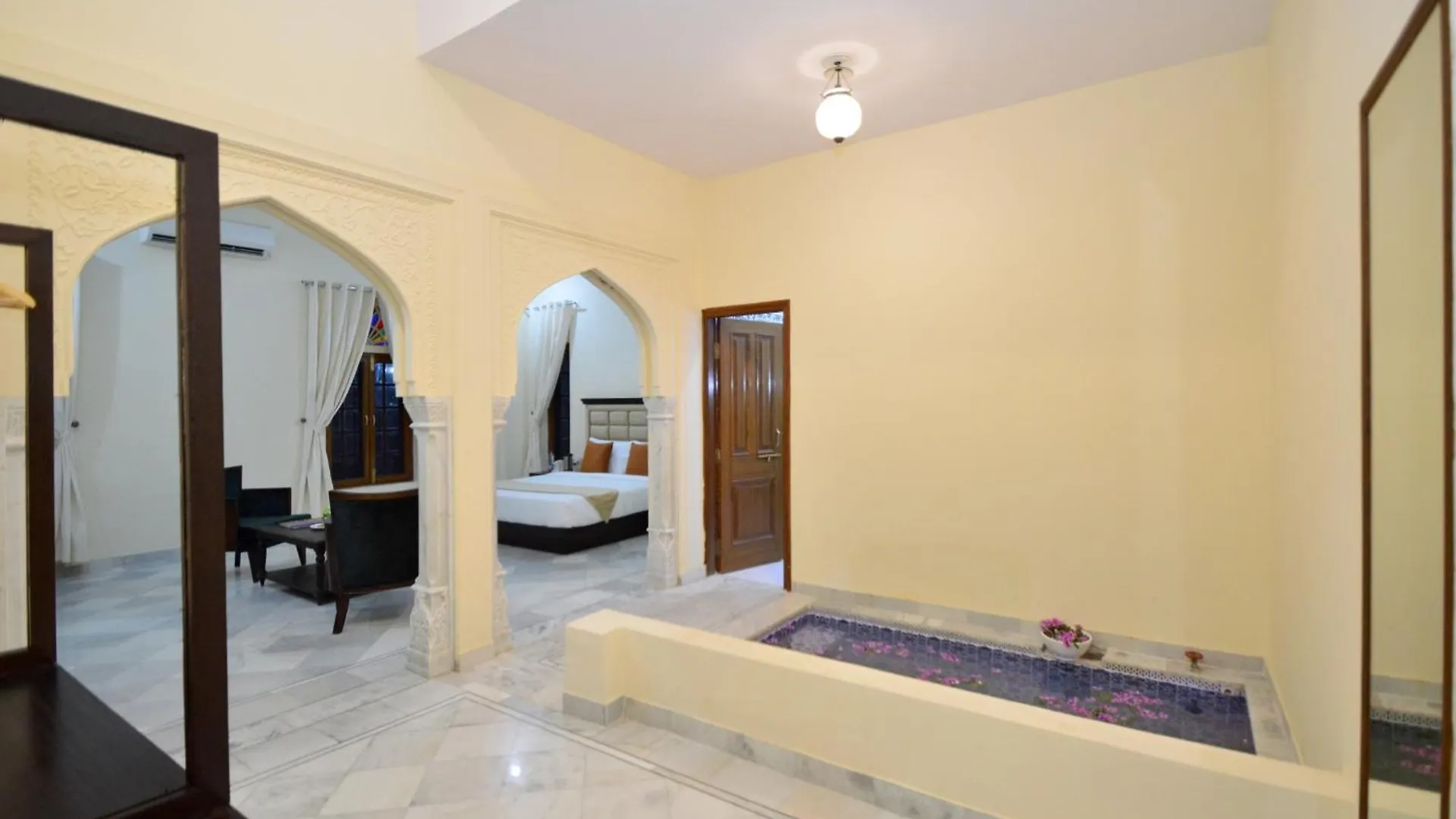 Aaram Baagh Agra Hotel